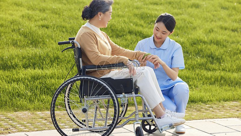 上海失能老人护理，如何科学规避风险？**