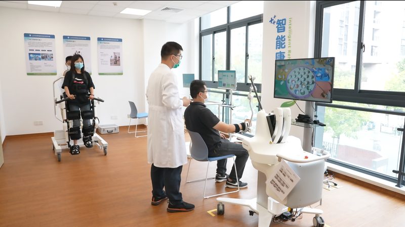目前市场上常见的老人餐具材质主要有以下几种：