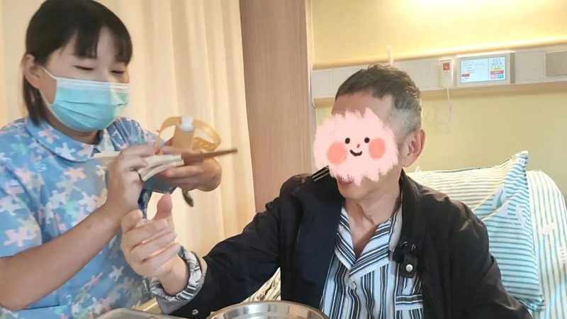 护工与养老护理员：谁更易入门？揭秘职业门槛差异**