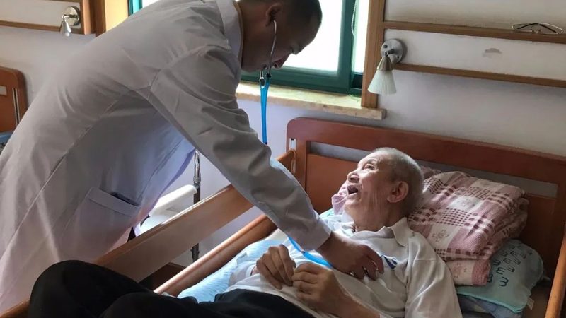 智慧养老，从手环开始：成都智慧养老手环的批发价格解析**