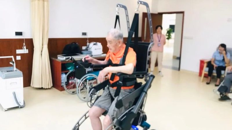 护理床护栏：规格与材质揭秘，安全守护每一刻